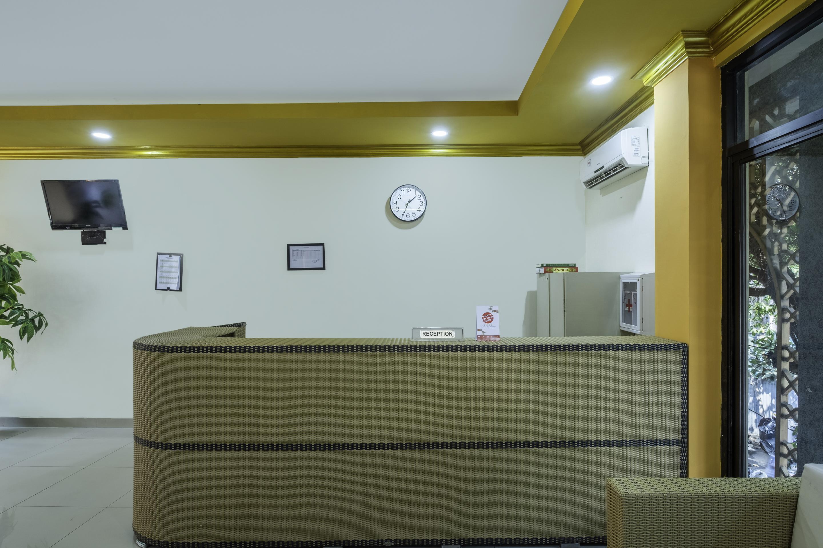 Oyo 2132 Pondok Avicenna Cirebon Exteriör bild