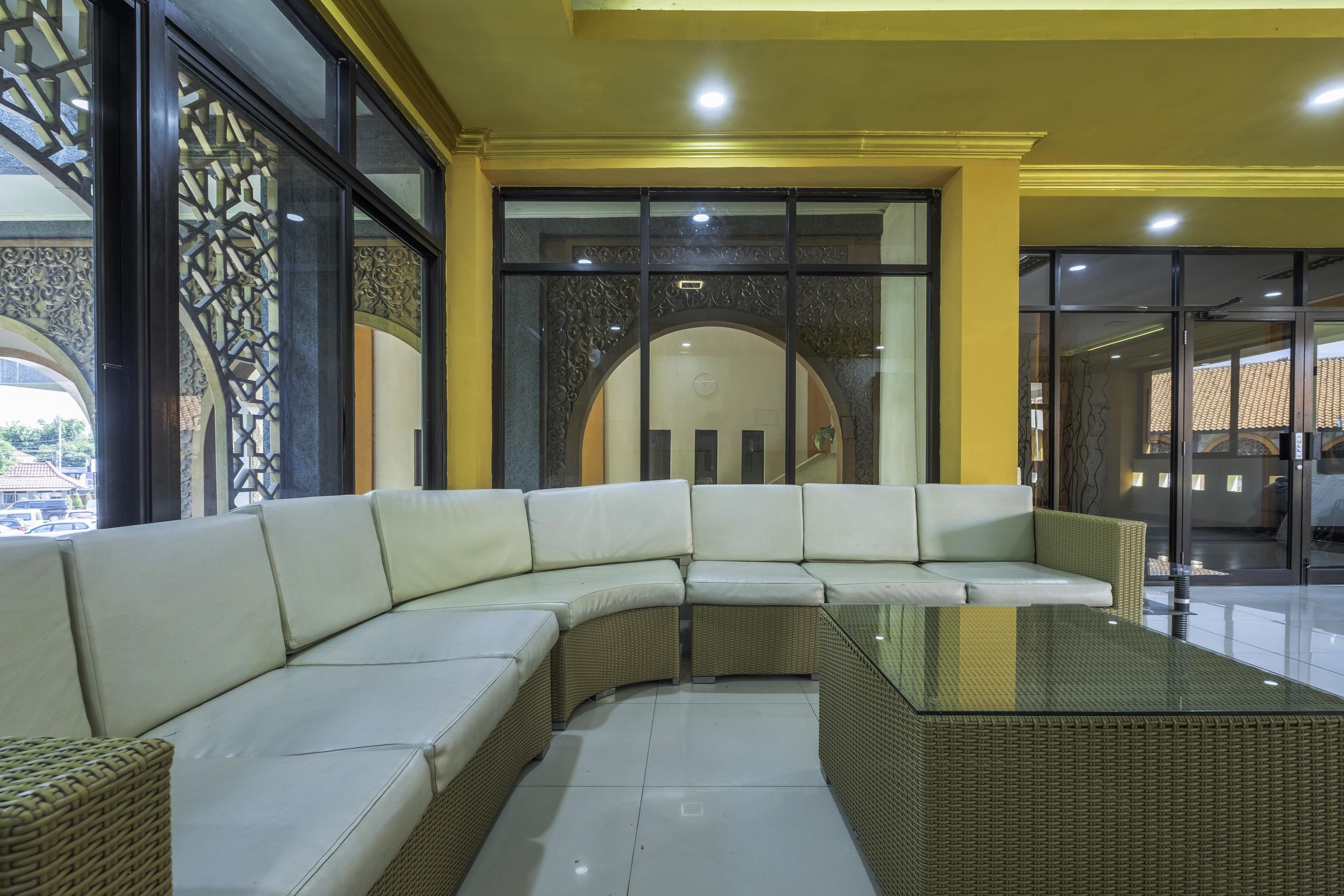 Oyo 2132 Pondok Avicenna Cirebon Exteriör bild