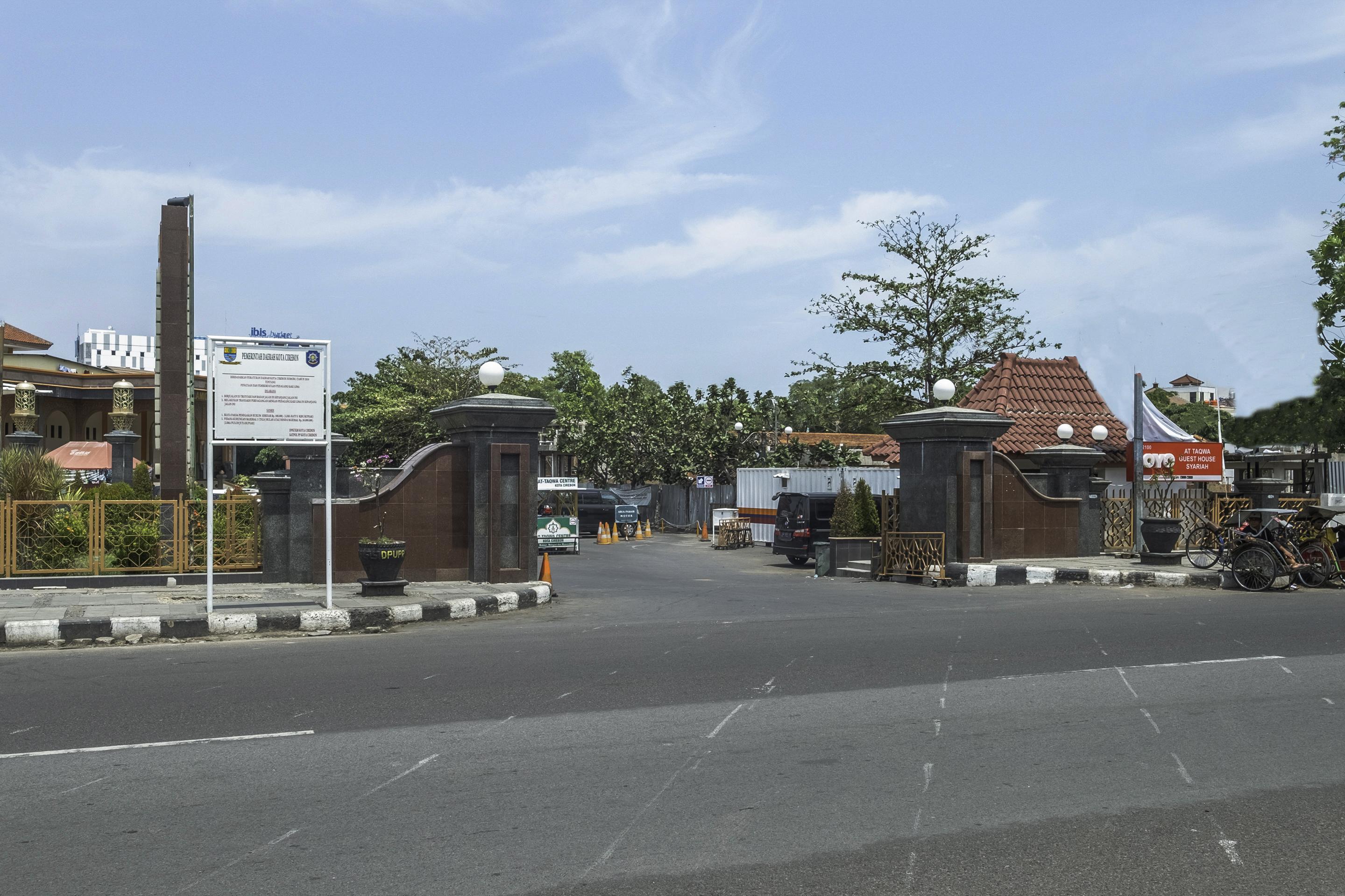 Oyo 2132 Pondok Avicenna Cirebon Exteriör bild