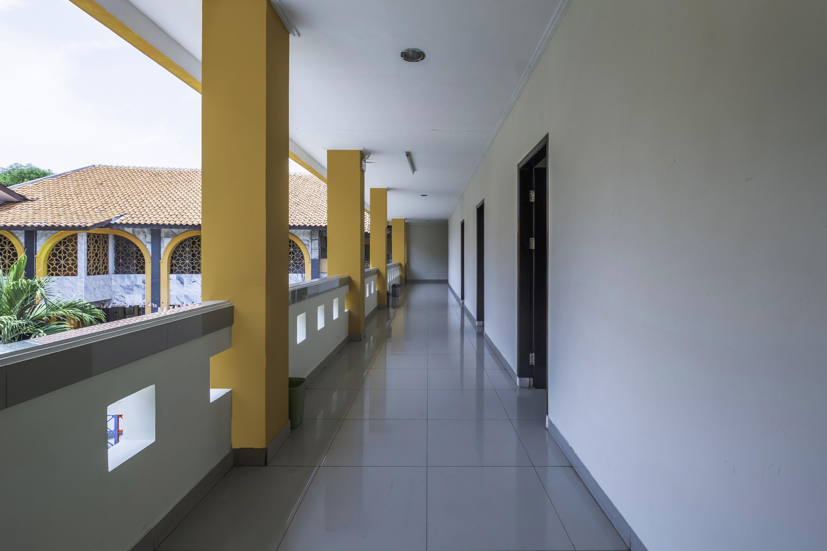 Oyo 2132 Pondok Avicenna Cirebon Exteriör bild