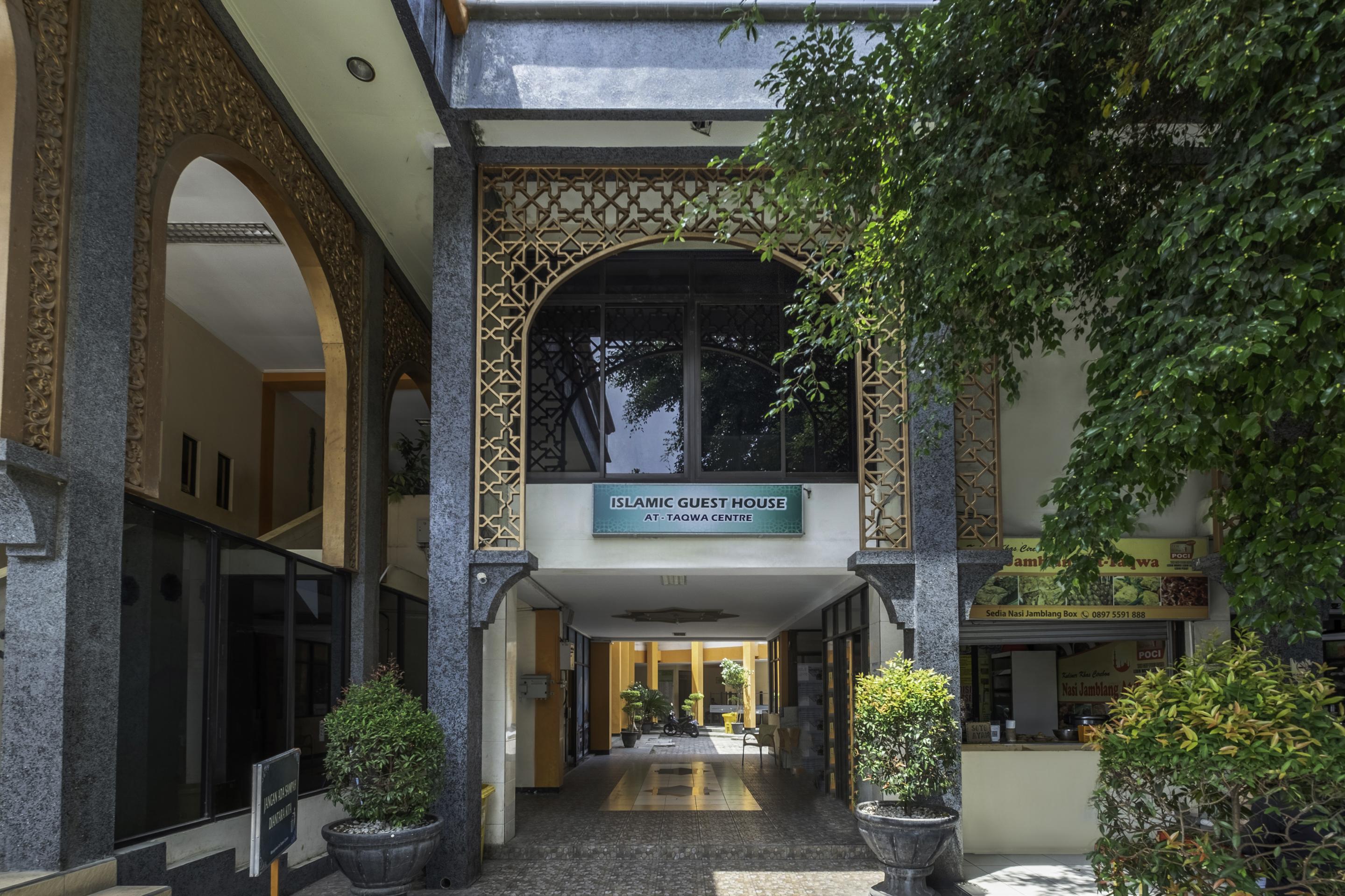 Oyo 2132 Pondok Avicenna Cirebon Exteriör bild